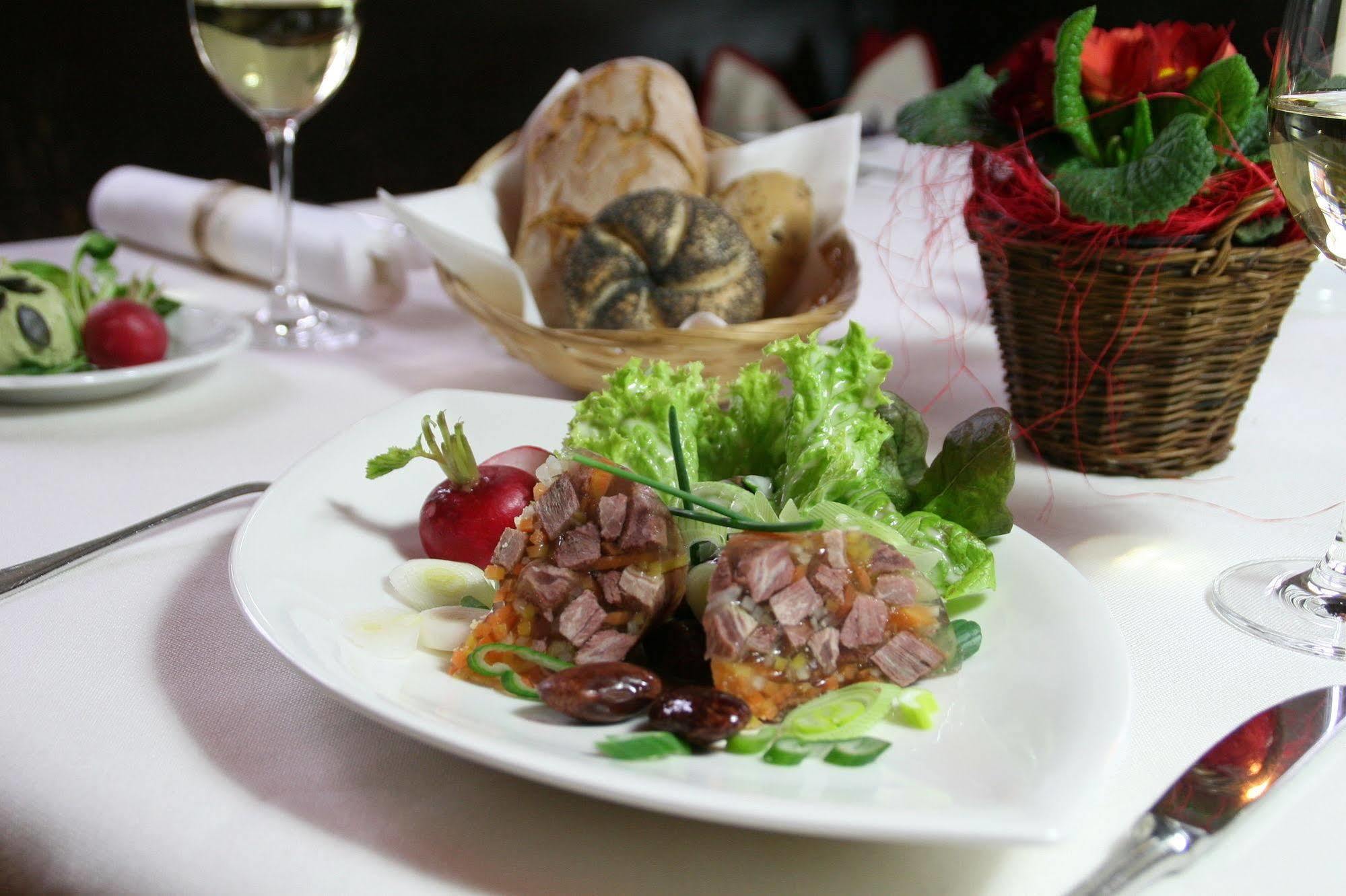 Hotel Gasthof Zur Post ซังคท์กิลเกอ ภายนอก รูปภาพ
