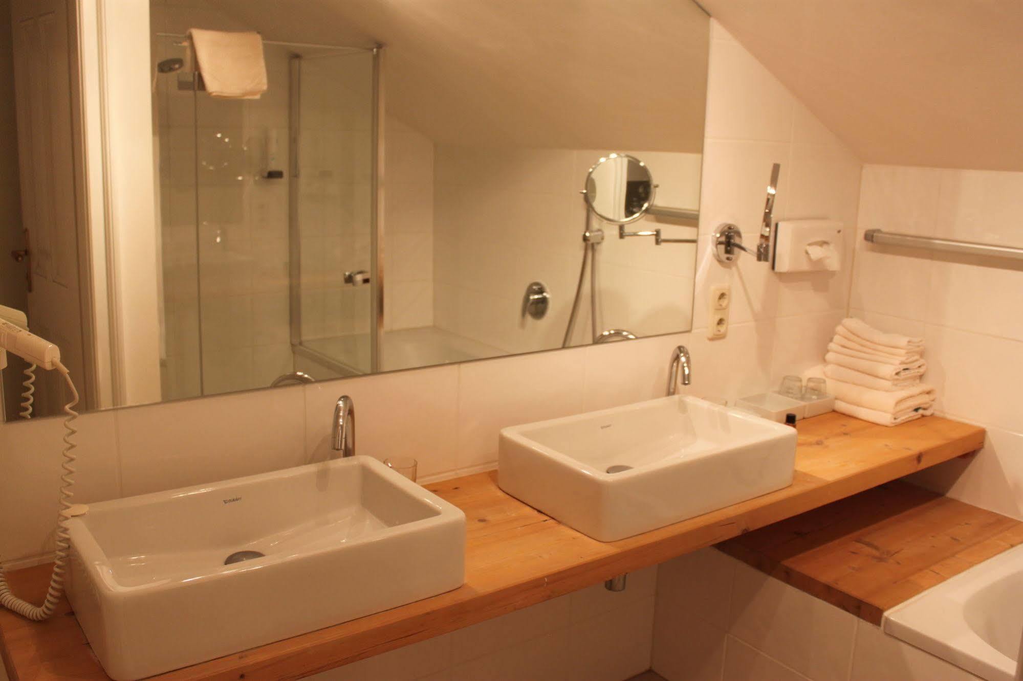 Hotel Gasthof Zur Post ซังคท์กิลเกอ ภายนอก รูปภาพ